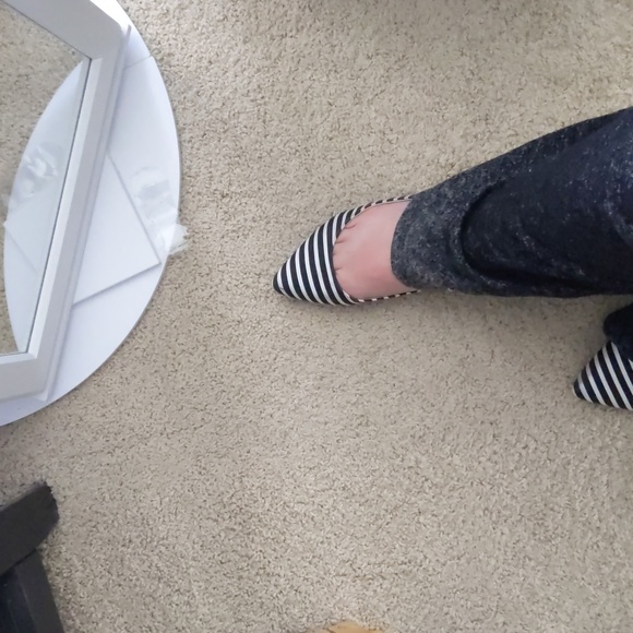 Black and White flats - Picture 4 of 6